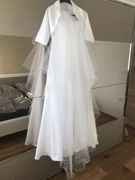 Vând rochia mea de mireasa mărimea este 38-40