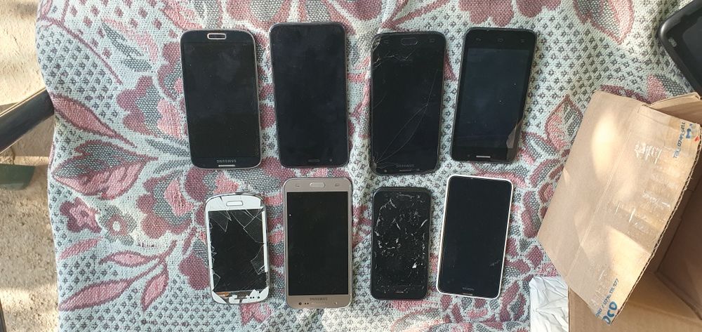 Lot 8 telefoane defecte