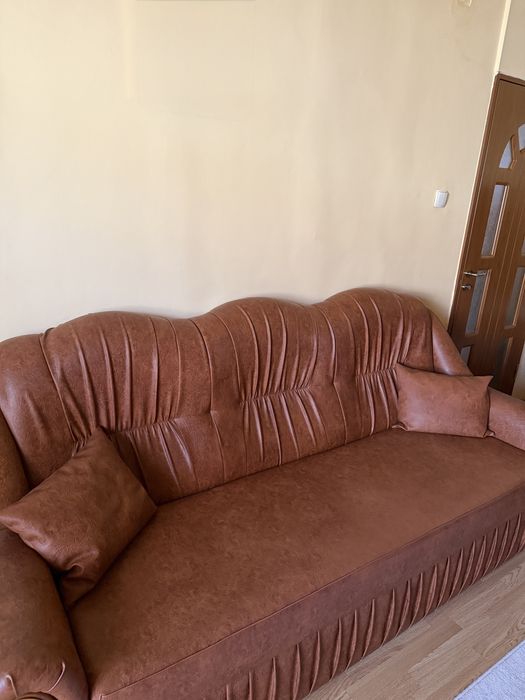 Mobila sufragerie+canapea piele ecologica