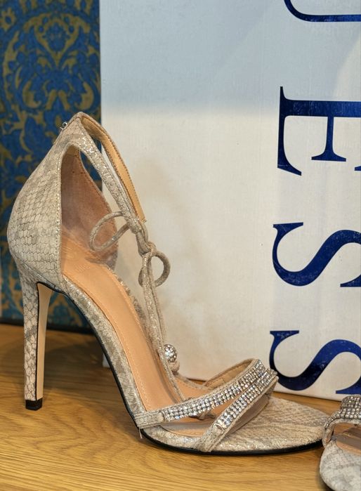 Дамски сандали на ток GUESS 08G