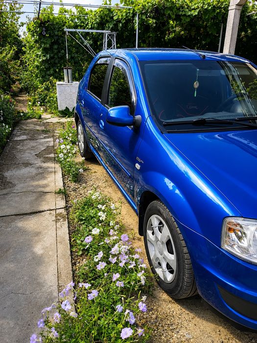 Vând Dacia Logan