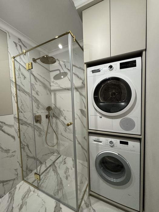 Inchiriez apartament cu 3 camere ultrafinisat modern si cu parcare subterana