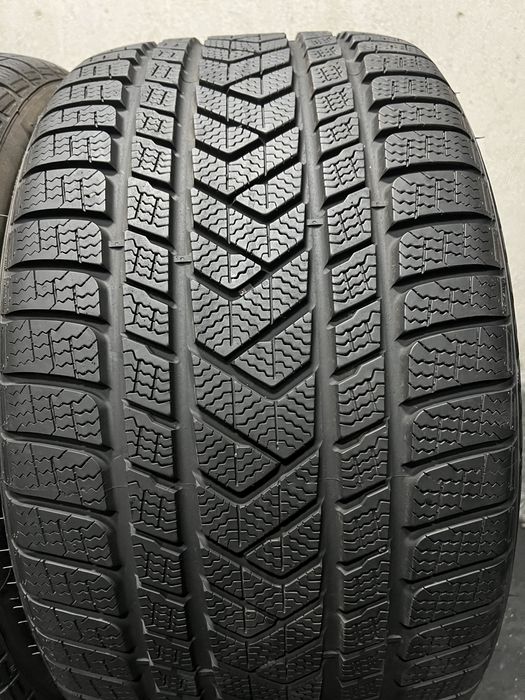 315/30/21 PIRELLI - 2бр. като Нови!