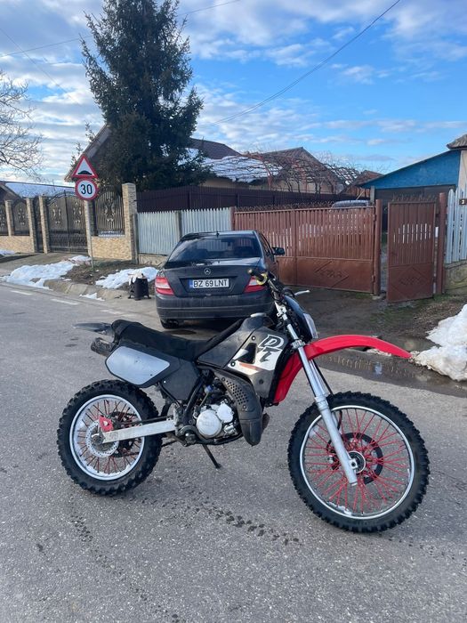 Vând/schimb Yamaha dt125 2003
Piston prox cota A aproximativ 50 ore
Pl