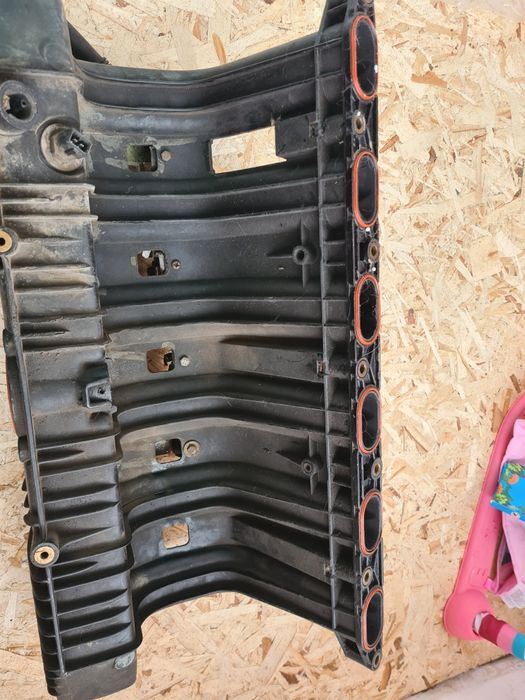 В пускной коллектор бмв м50б20