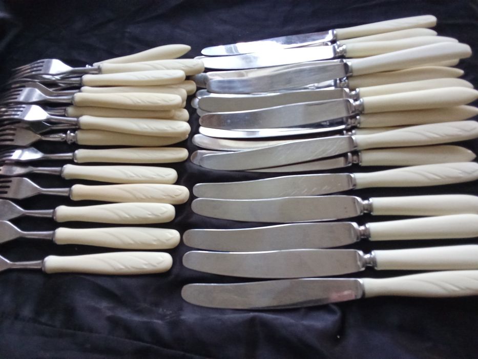 Вилки и ножи 17 пар