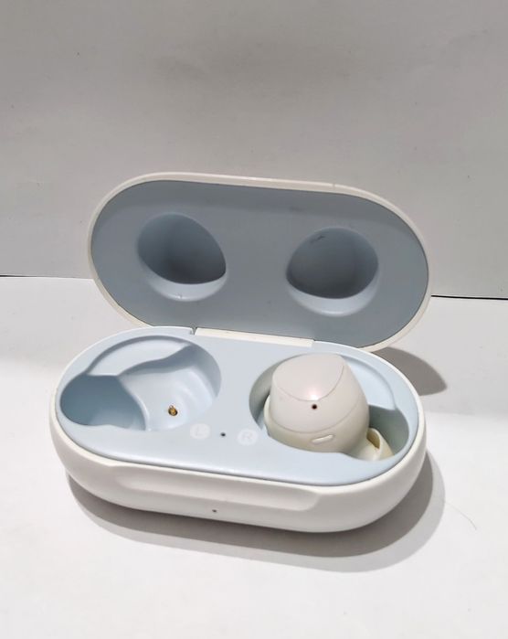 Samsung galaxy buds (кейс+правое ухо)