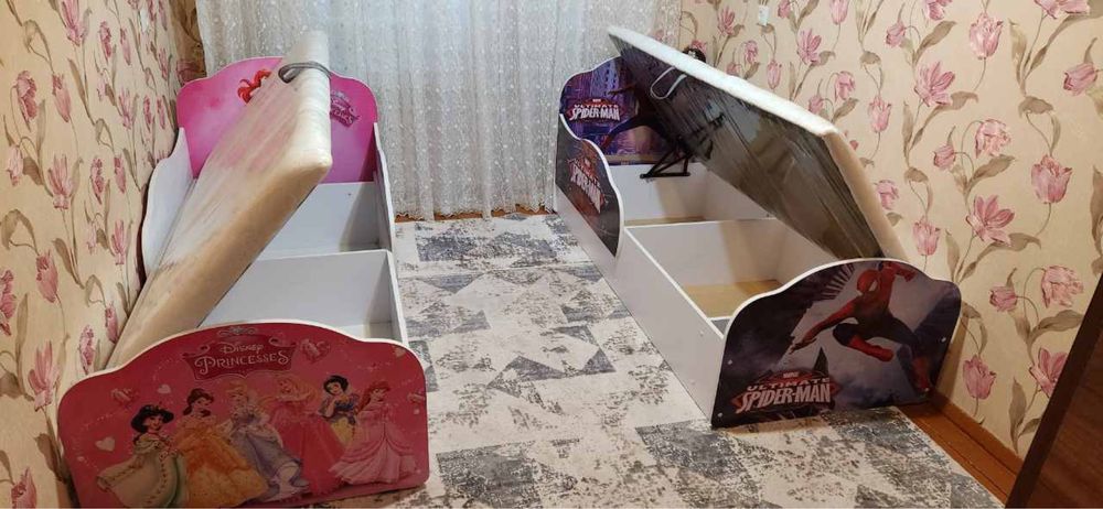 Sevimli multfilmlari tushurilgan bolalar krovati