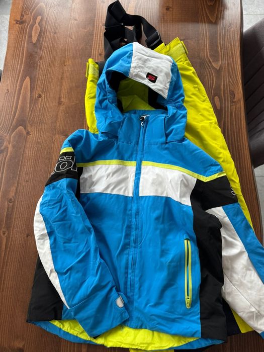 Ски екип от две части