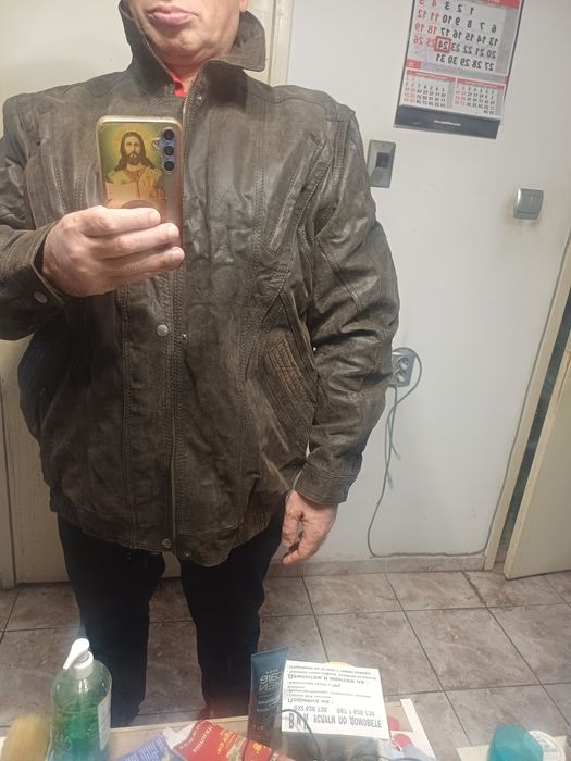 продавам красиво кожено яке полушуба немско със  свалящи ръкави