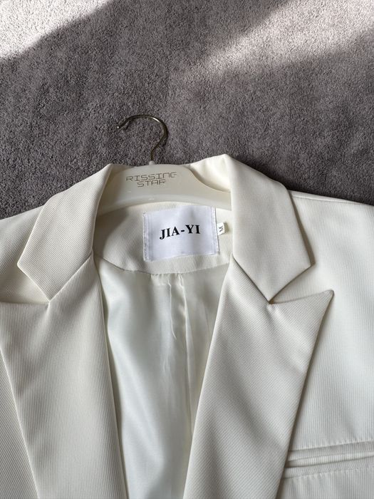 Пиджак белый (молочный) продается