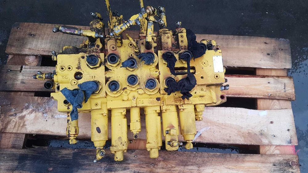 Distribuitor hidraulic Kawasaki pentru Kobelco SK 210