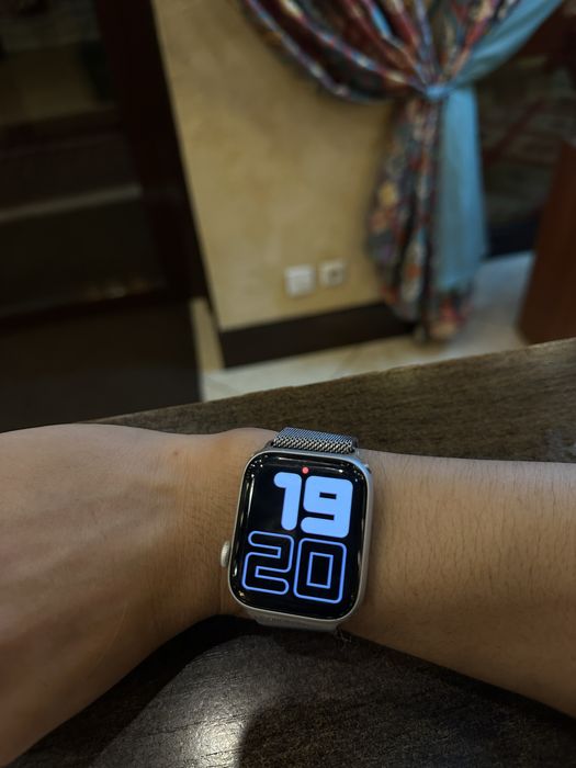 Продам Эпл уотч Apple Watch SE 44mm.