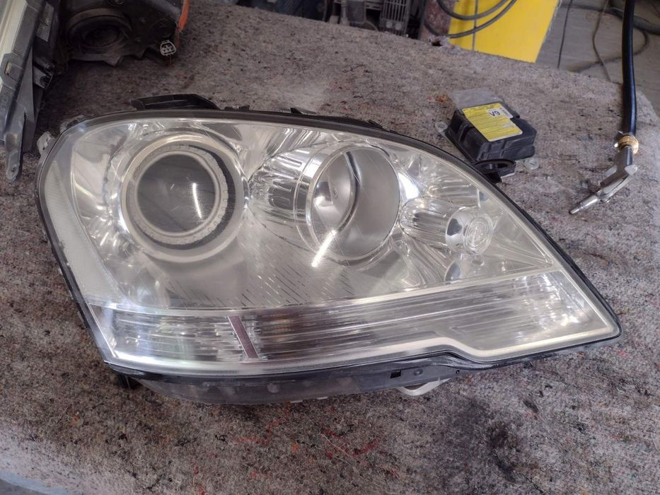 Mercedes ML 164 десен фар  2010-2013
