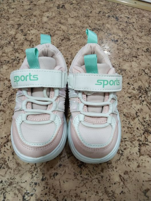 Продаю красовки для девочки