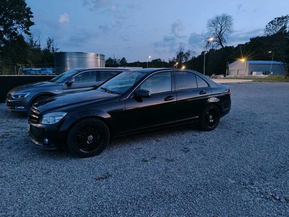 Vând Mercedes c 220
