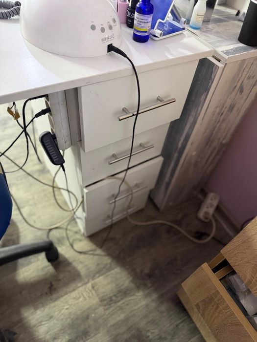 Маникюрный стол