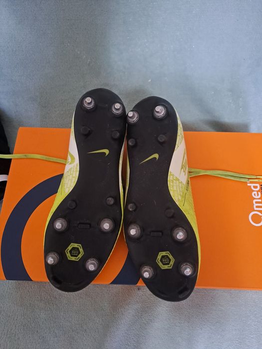 Ghete de fotbal Nike Phantom