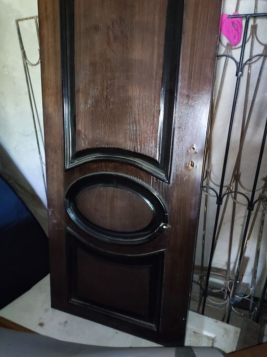 Продаю двери без дверного косяка МДФ шпон, цена за 1 дверь 200.000 сум