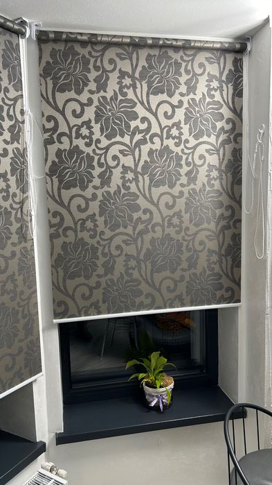 Jaluzele rulou gri cu model zi/ noapte