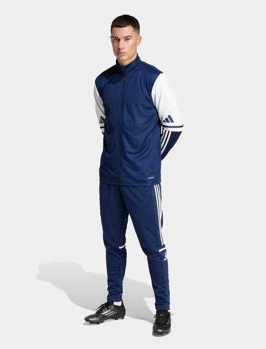 Adidas ,нов оригинален мъжки анцуг,размер М,цвят тъмносин.