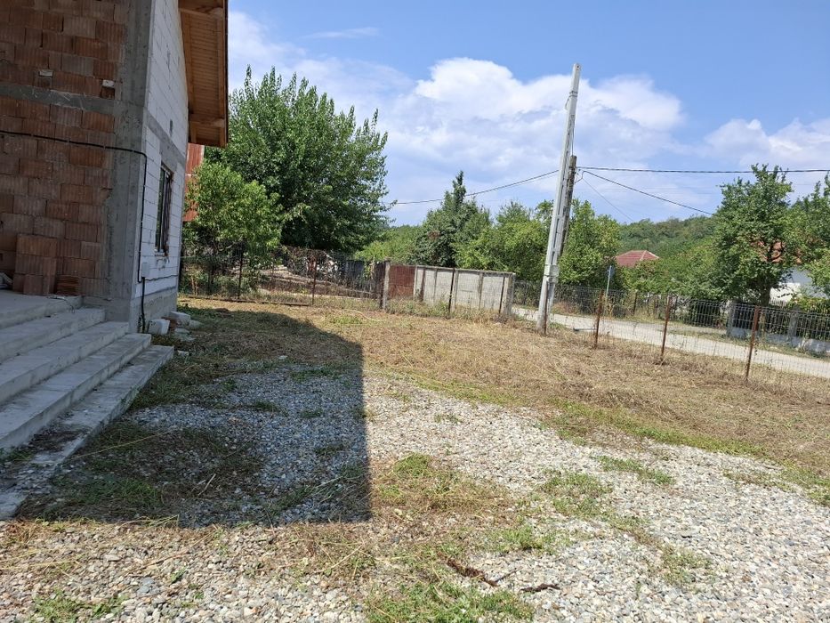 Vand sau schimb cu garsoniera casa 182mp si teren 3500mp in Sambotin