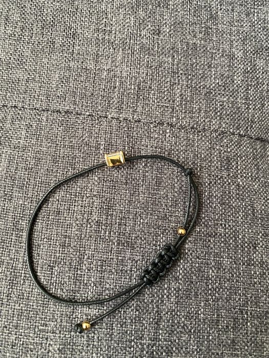 Дамска гривна конец