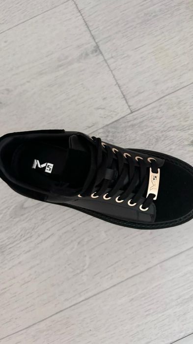 Кроссовки черные