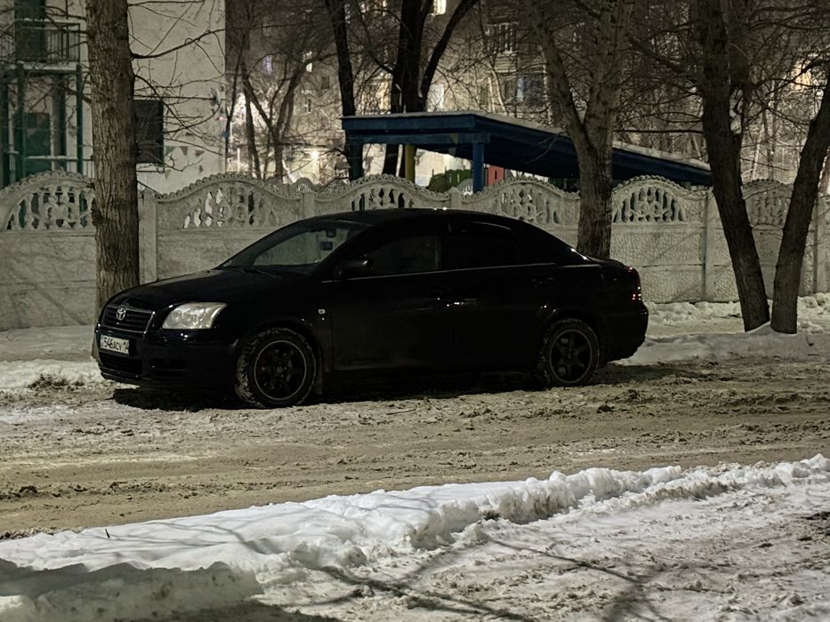 Черный авенсис 250