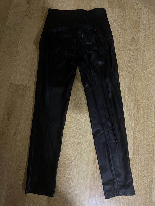 Pantaloni de piele zara