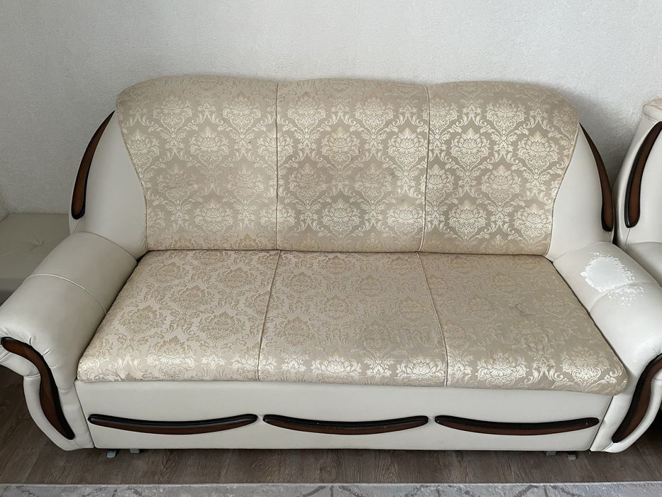 Продам диван для гостинной