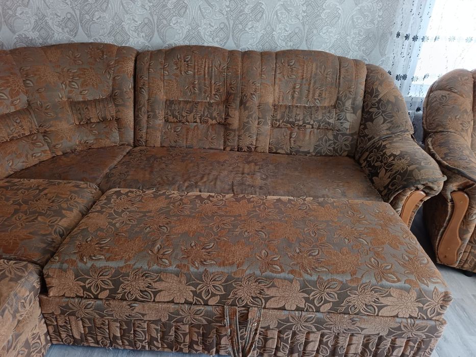 Угловой Диван (красный партизан)