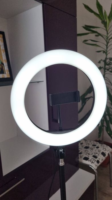 Vând Ring Light nou 80 de lei