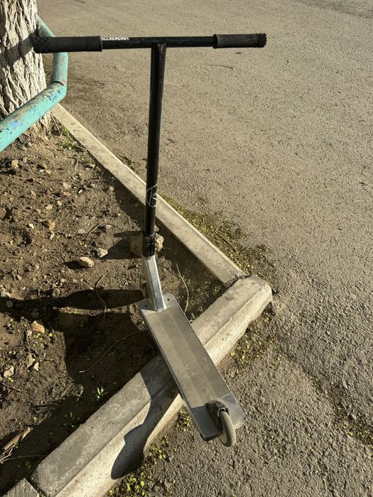 Продам трюковой самокат кастом