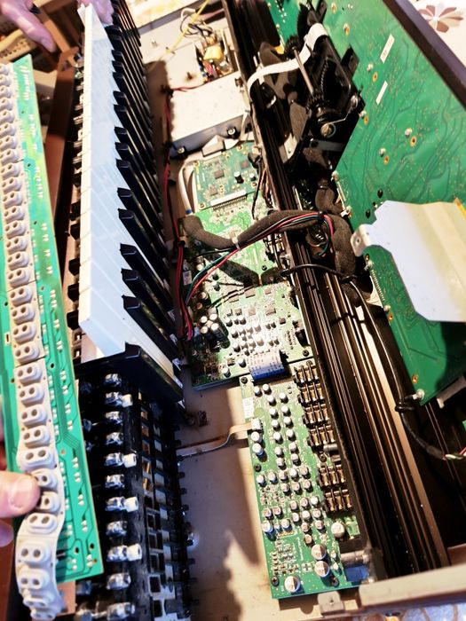 Orgă Reparatii claviatura. Pas . Display  .