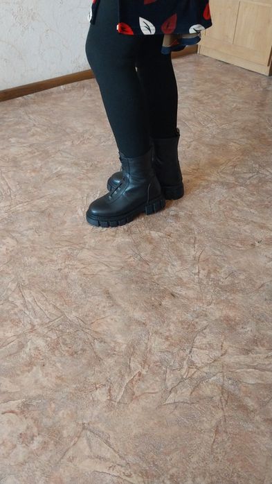 Продам ботинки новые