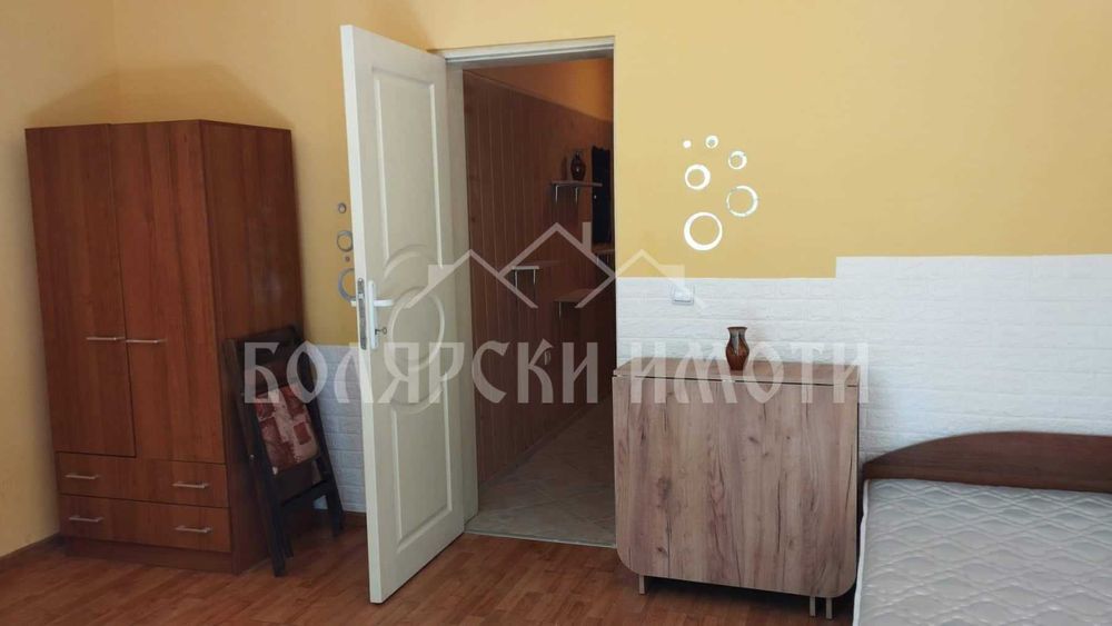 Дава се под наем Едностаен апартамент в Велико Търново, Център - 40 кв.м за 204 € - Снимка #3
