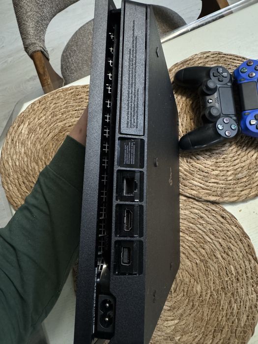 PlayStation 4 slim 1tb