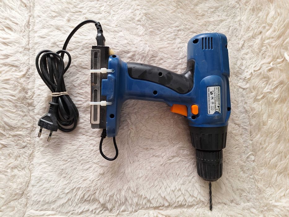 Bormasina de gaurit si insurubat, alimentare 220 v, priza USB