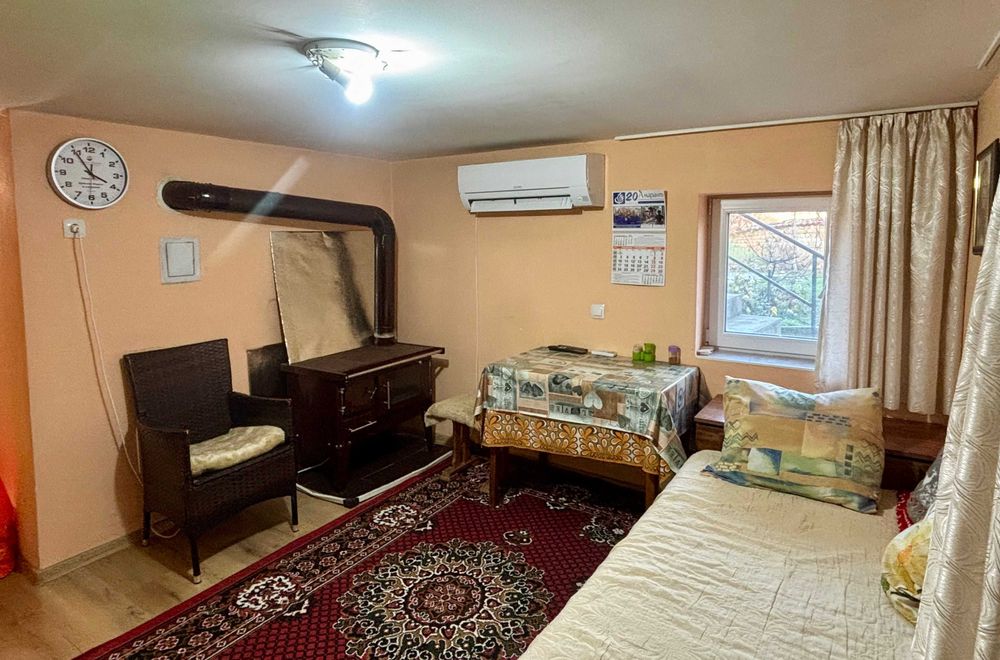 Продавам къща с двор в село Каравелово