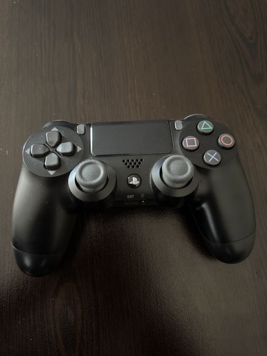 PlayStation 4 Slim 1TB + 1 джойстик – отлично състояние