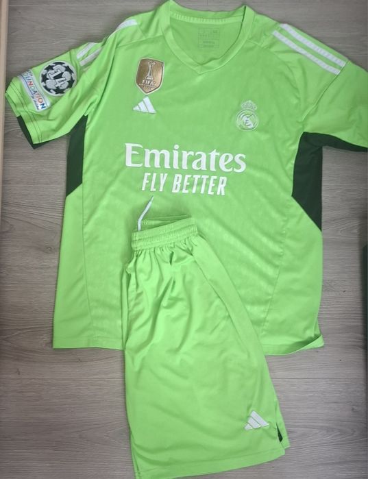 Echipament Real Madrid portar Courtois 2023/24