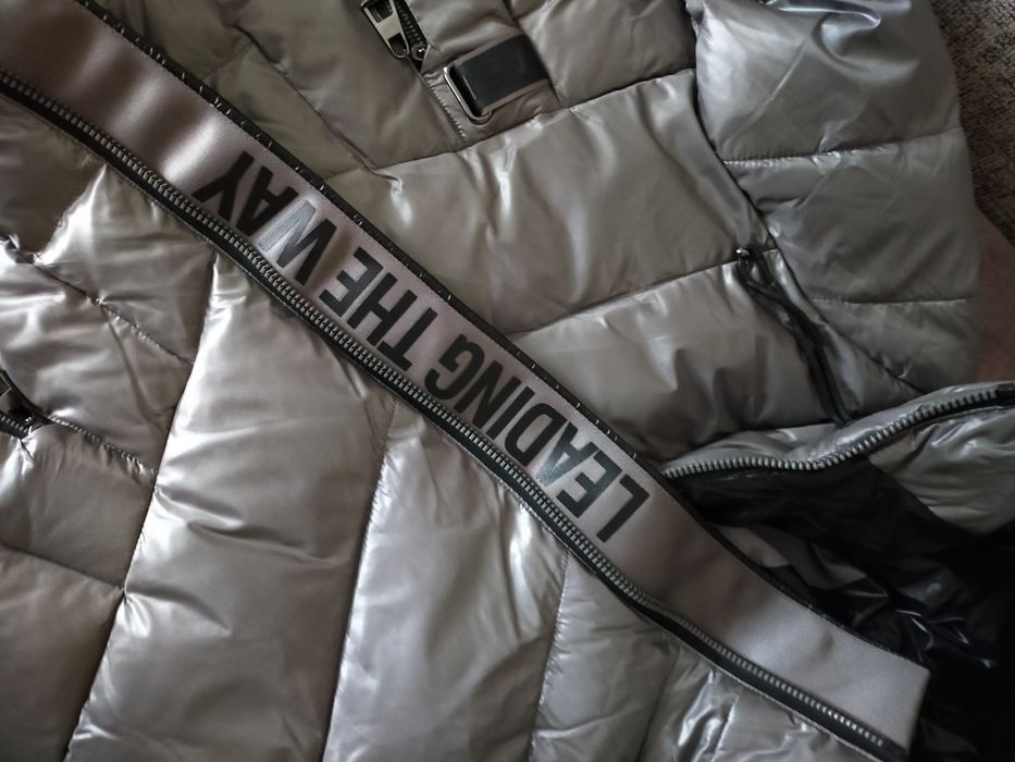 Женский пуховик .