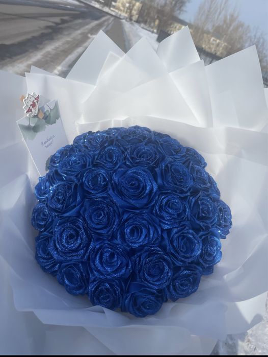 Розы из атласных лент