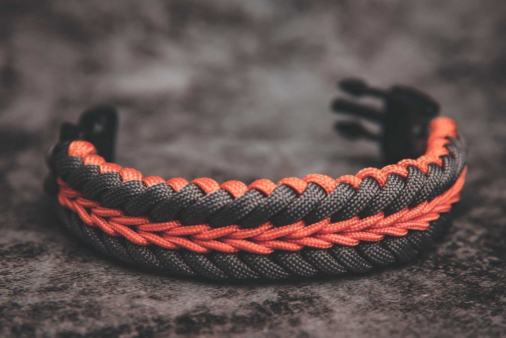 Гривна от паракорд