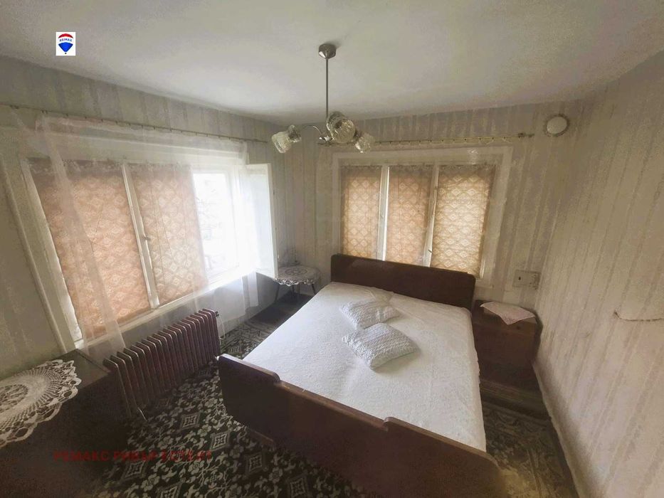 Селска къща с голям двор в с. Караманово