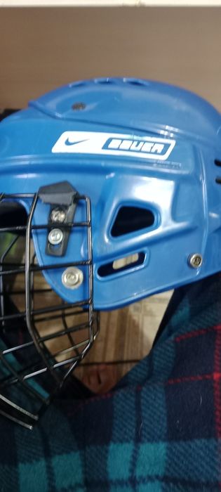 Подам хоккейный шлем bauer FM2500M