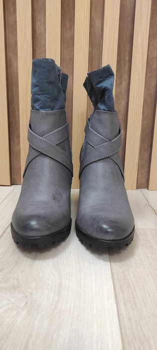 Дамски сиви ботуши
