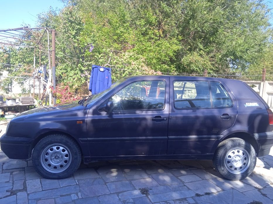 Продам машину Volkswagen Golf 3