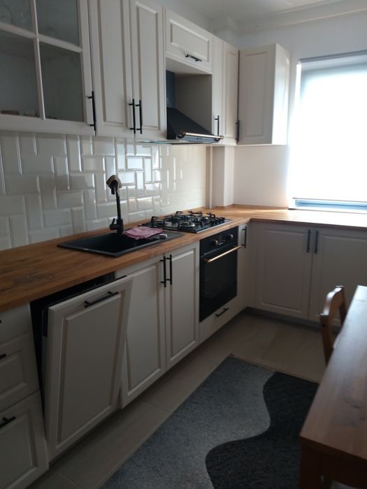 Ofer spre închiriere apartament cu 2 camere